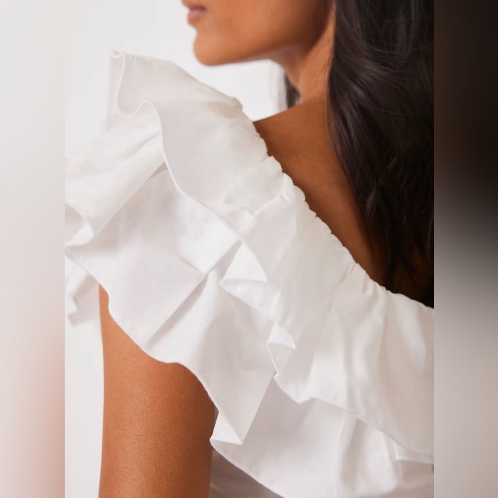 DO+BE White Ruffle Off-Shoulder Top